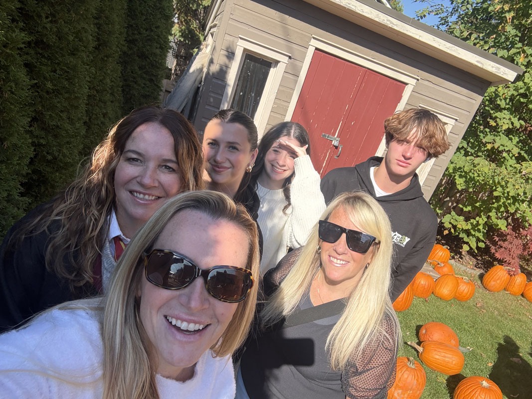 Elaine Jones Team at the Pumpkinfest community event.