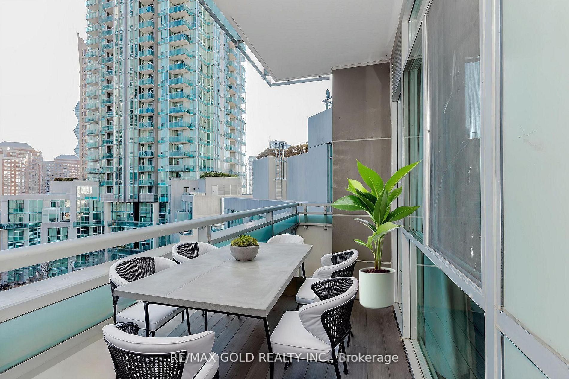 220 Burnhamthorpe Rd W 1106